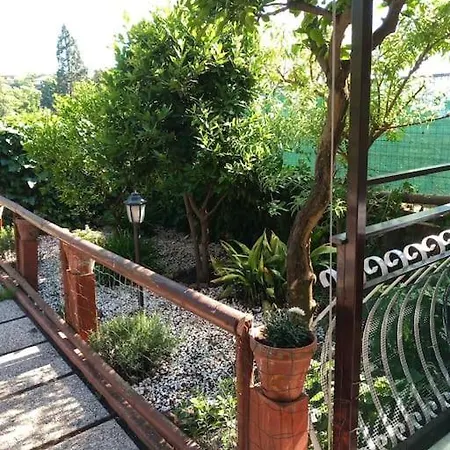 Holiday home Loft Sotto Il Vulcano, Con Posto Auto Privato Zafferana Etnea