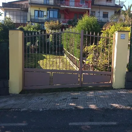 別荘 Loft Sotto Il Vulcano, Con Posto Auto Privato ザッフェラーナ・エトネーア